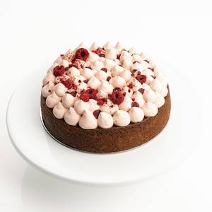 Cupcakes And Cakes: Golden Vanilla Cake with Raspberry Meringue