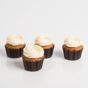 Cupcakes And Cakes: Petal Vanilla Bean Cupcakes