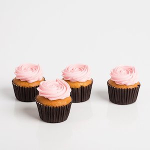 Cupcakes And Cakes: Petal Ripe Strawberry Cupcakes