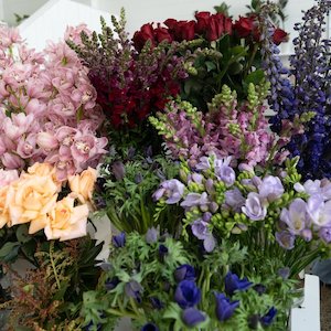 Flowers Bouquets: The Bright Florists Choice Bouquet