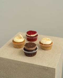 Cupcakes And Cakes: Claire's Mixed Box of Cupcakes