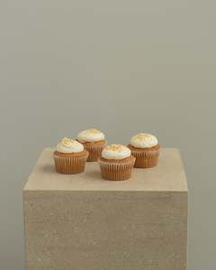 Cupcakes And Cakes: Claire's Vanilla Cupcakes