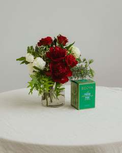 Occasion Christmas Gifts: Christmas Posy with Ecoya Fresh Pine Candle