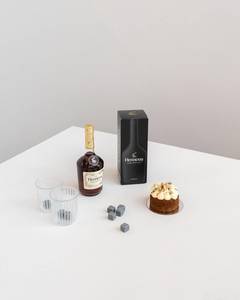 Gift Boxes: His Cognac & Cake Gift Set