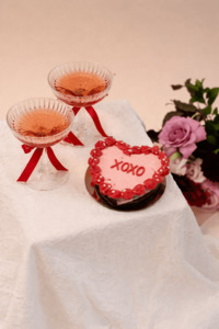 Cupcakes And Cakes: Valentine Cake and Wine Romance