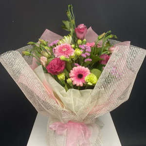 Paste front look range of medium Vox box WITHOUT LILIES