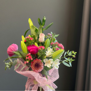 Products: A Vase Pot box with premium mash wrap