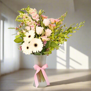 Products: Flower arrangement in Vase