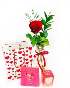 Rose vase and Ecoya Candle pack, Gift Pack Flowers By Joanne