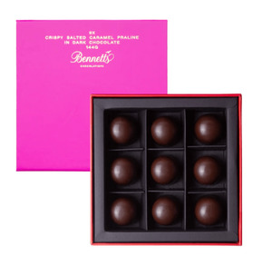 Bisko: BENNETTS OF MANGAWHAI SALTED CARAMEL PRALINE IN DARK CHOCOLATE, Chocolate Flowers By Joanne