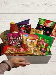 Nibbles gift hamper (H)
