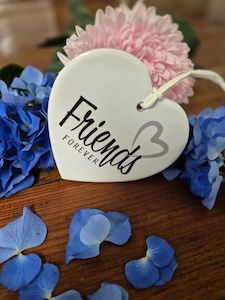 Heartfelt Messages On Ceramics: Friends forever ceramic heart (H)