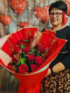 Valentines Collection: Valentines Twelve stems of Roses