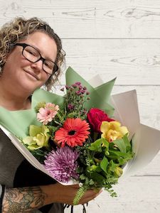 70 Under 1: Large seasonal posy - Choose your colour.