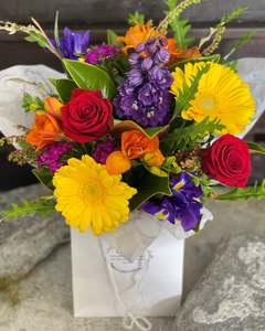 Bouquets Bunches: Poised Posie Bright