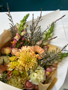 Bouquets: Rustic garden
