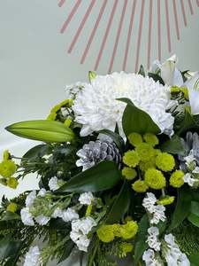 Christmas: Classic Christmas Centrepiece