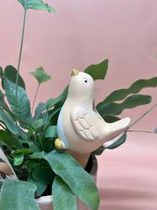 Lifestyle: Plant Ceramic Bird Feeders
