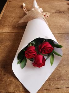 Valantines Day: 3 Roses Gift Wrapped
