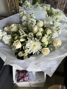 Products: Sympathy - Remembrance Bouquet - Flowers that Wow- Florist - South Auckland Delivery