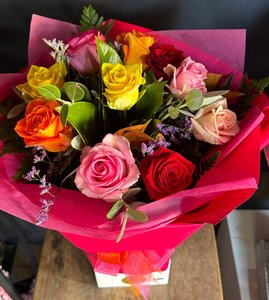 Products: Vibrant Rose Explosion - Flowers that Wow- Florist - South Auckland Delivery