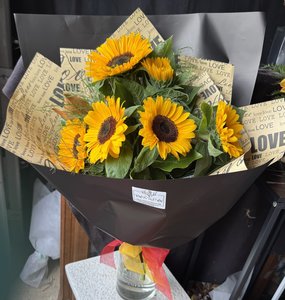 Products: Sunflower bouquet-Papakura same-day delivery - Flowers that Wow- Florist - South Auckland Delivery