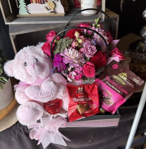 Products: Pretty Pink Princess Gift Hamper - Flowers that Wow Auckland - Flowers that Wow- Florist - South Auckland Delivery