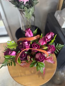 Florist Choice Rose handbag - Flowers that Wow- Florist - South Auckland Delivery