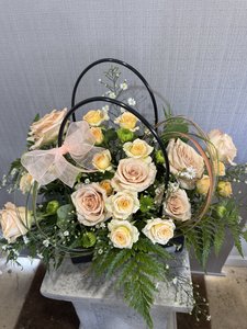 Products: Fresh Flower Handbag Arrangement - Flowers that Wow- Florist - South Auckland Delivery