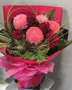 Pink Chyrsanthemums and Red Roses - Flowers that Wow- Florist - South Auckland Delivery
