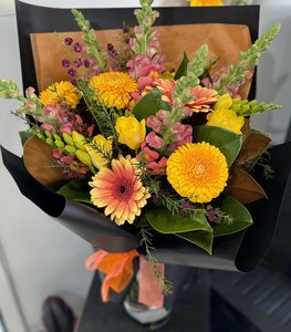 Products: Autumn Hues Bouquet - Flowers that Wow- Florist - South Auckland Delivery