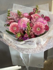 Products: Designed to Dazzle Bouquet in a Flower Bag - Flowers that Wow- Florist - South Auckland Delivery