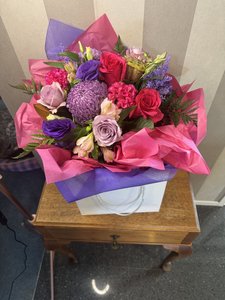 Products: Designed to Dazzle Bouquet in a Flower Bag - Flowers that Wow- Florist - South Auckland Delivery