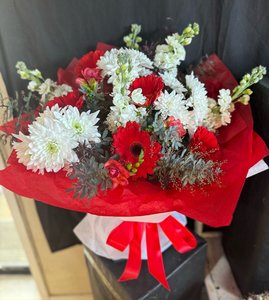 Red and White Blooming Bouquet - Flowers that Wow- Florist - South Auckland Delivery