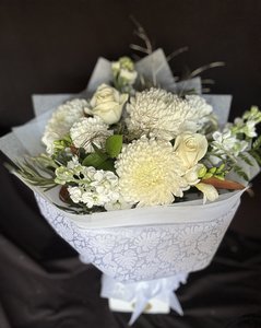Products: Classic and Elegant Bouquet - Flowers that Wow- Florist - South Auckland Delivery