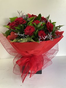 Products: 12 Red Roses - Flowers that Wow- Florist - South Auckland Delivery