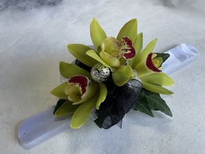 Products: Custom made wrist Corsage with Ribbon - Flowers that Wow- Florist - South Auckland Delivery