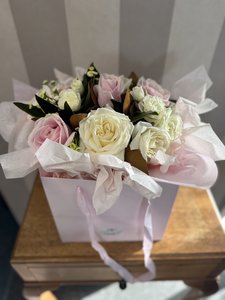 Pink and White Rose Bouquet with Same-Day Delivery - Auckland - Flowers that Wow&hellip;