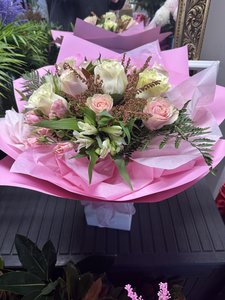 Pink and White Roses Bouquet - Perfect Floral Arrangement - Flowers that Wow- Fl&hellip;