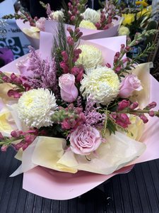 Products: Lemon & Pink Bliss Flower Bouquet - Fresh & Delivered in Auckland - Flowers that Wow- Florist - South Auckland Delivery