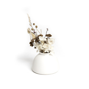 For The Minimalist: Harmie Vase Beau – Handcrafted Modern Seed-Like Ceramic