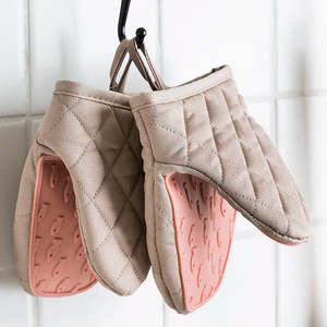 Gloves: 1PC Silicone Anti-scalding Oven Gloves Mitts Potholder Kitchen Silicone Gloves Tray Dish Bowl Holder Oven Handschoen Hand Clip