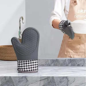 Gloves: Silicone Insulated Glove, Anti Slip, Lengthened, Thickened, High-Temperature Resistant Kitchen Anti Scalding Device
