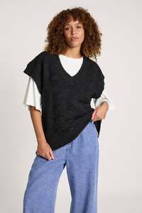 Eb + Ive orin knit vest Black