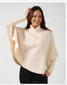Jumpers: Cable poncho cream
