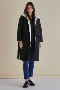 Fashion: Betty Basics Valkyrie Puffer Jacket blk