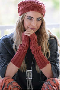 Fashion: Boho fingerless gloves  Rust
