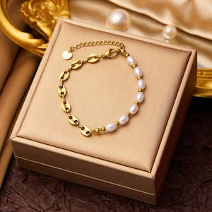 Fate Becker: (Flying Saucers pearl bracelet