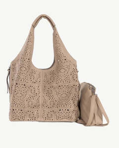 Accessories: Sassy Duck Purdie. Tote beige