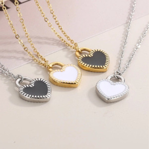 Fashion: Flying Saucers heart pendant silver /white
